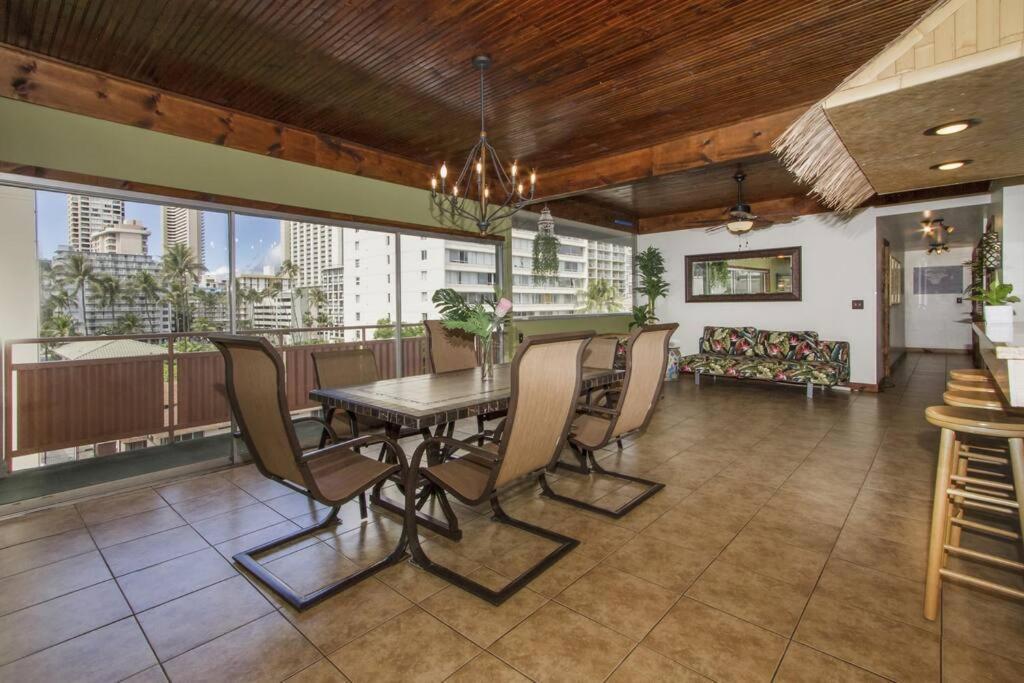 Hawaiian King Aparthotel Honolulu Exterior photo